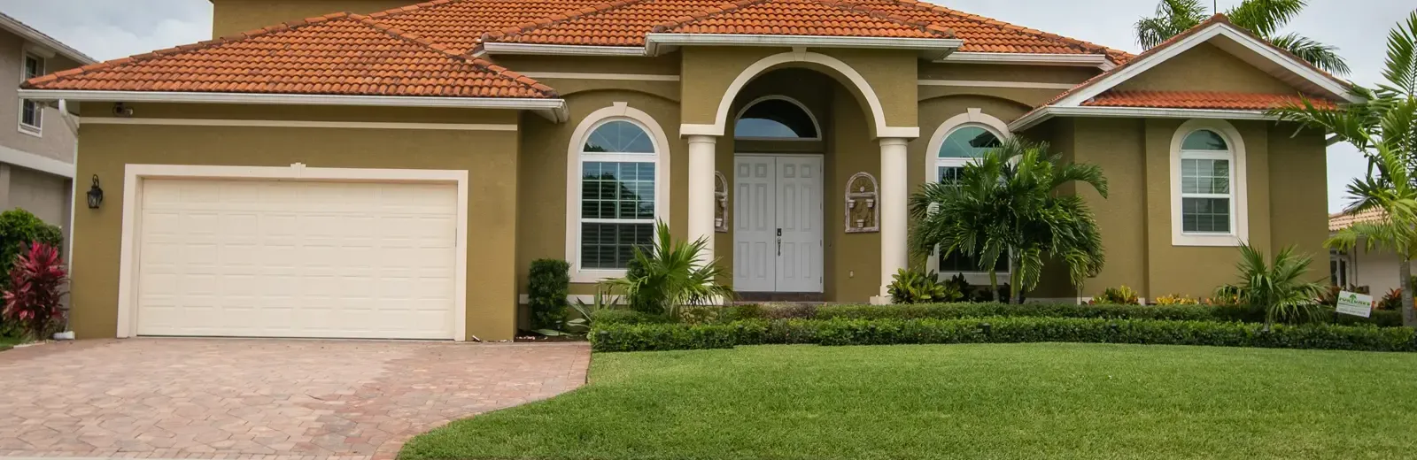 Florida home with nice front yard